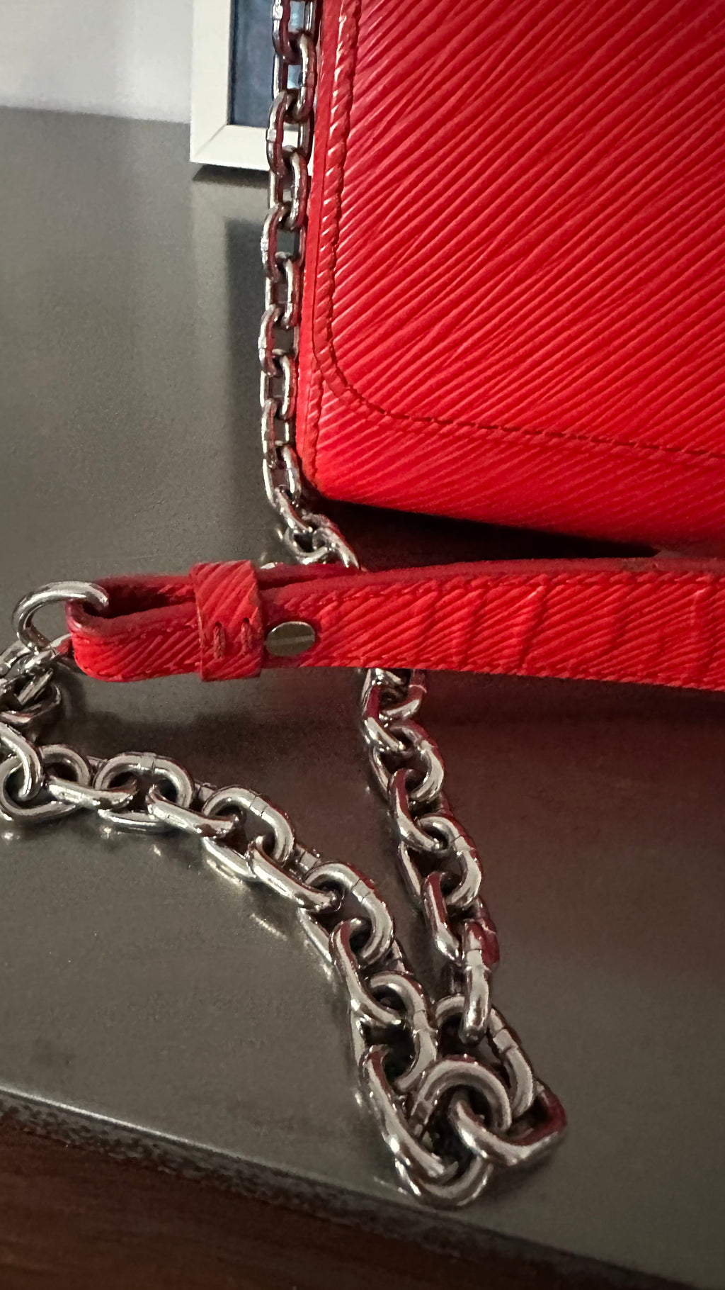 Louis Vuitton Twist MM – Epi Rossonsio