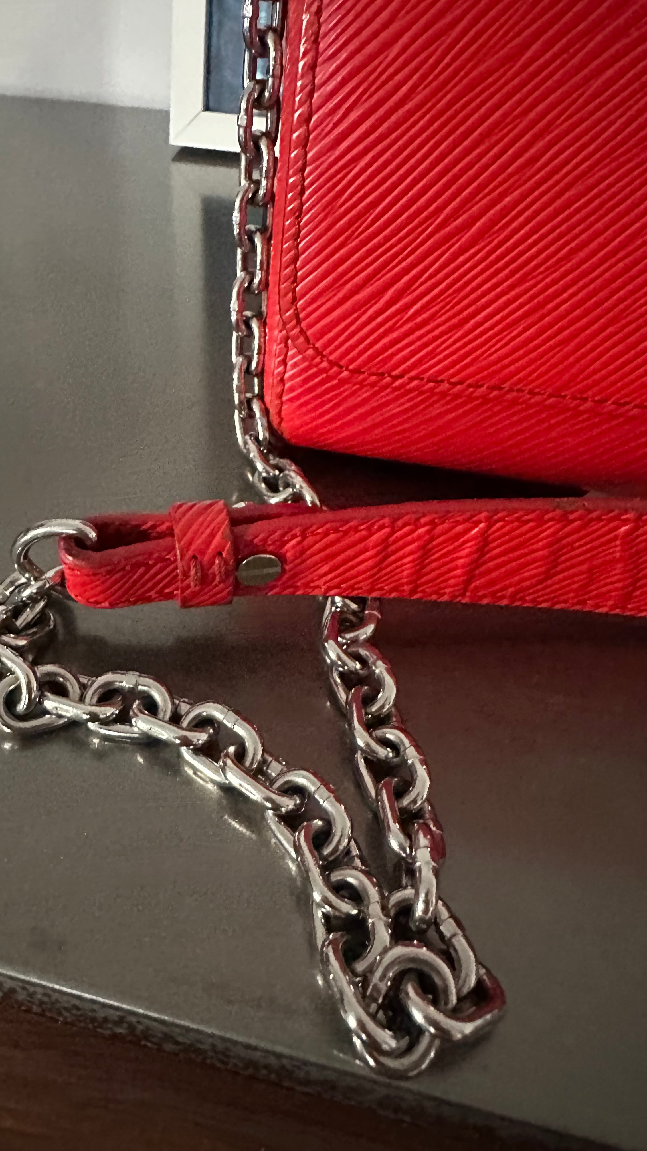 Louis Vuitton Twist MM – Epi Rossonsio