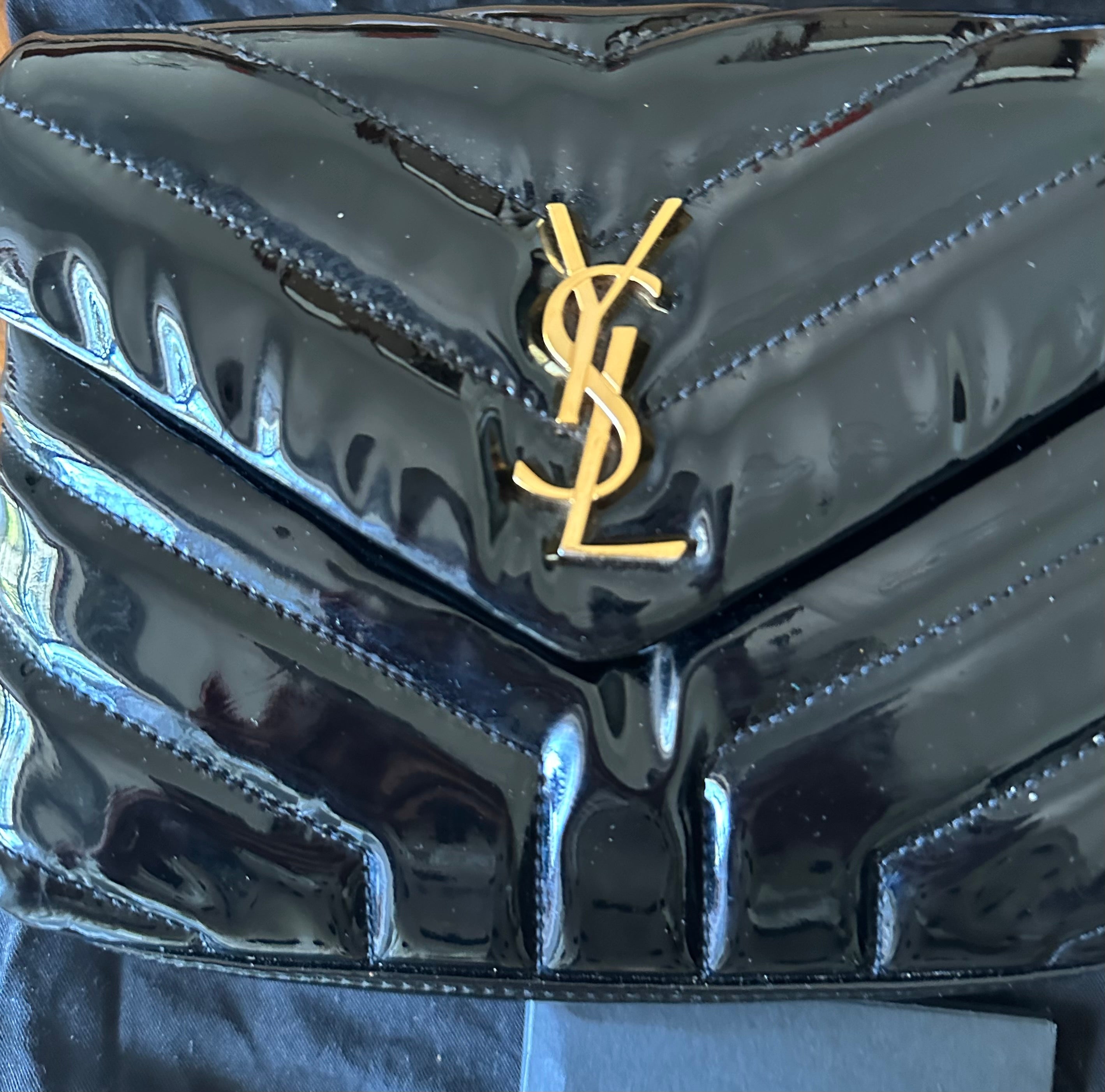 Saint Laurent LouLou Toy – Vernice Nera